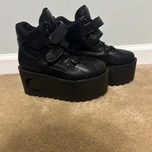 Killstar moon cut out platforms.